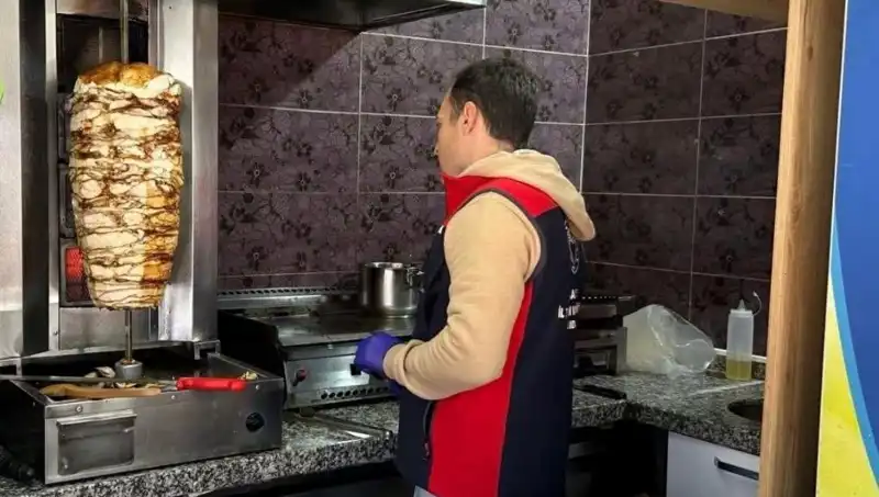 Tavuk Döner Alarmı: İşletmelerde Baskınlar Neden Artıyor?
