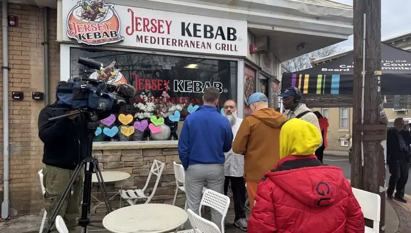 Türk Aileye Trumpzede Muamelesi: Yeşil Kart Beklerken Gözaltına Alındılar