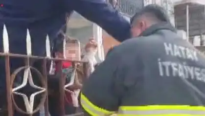 Hatay'da Küçük Çocuğa Demir Korkuluk Saplandı, Aile Gözyaşlarına Boğuldu