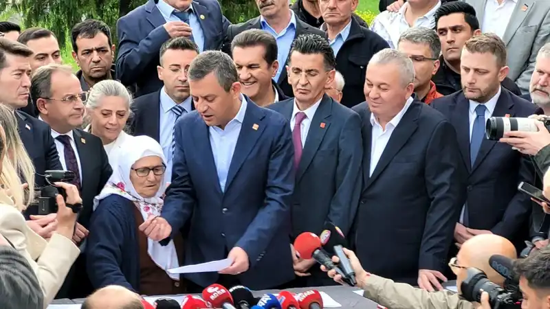 CHP, Ekrem İmamoğlu'na Destek İçin İmza Kampanyası Başlattı!