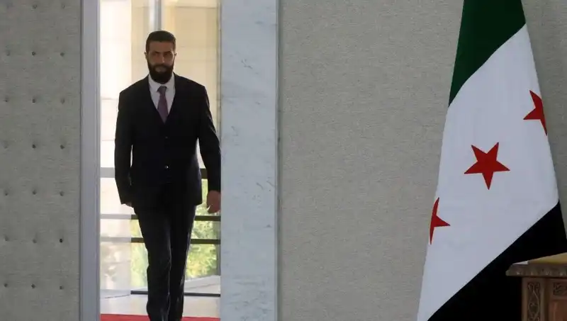 Paris'te gerçekleşen Şira-Macron zirvesi: Fransa'nın yeni Suriye stratejisi