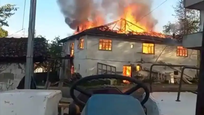 İki Katlı Villada Korkunç Yangın: Alevler İçinde Kalan Hayatlar