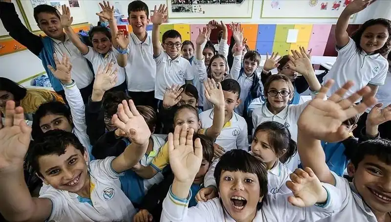 Uzun Tatilin Ardından Okul Zilinin Çalması Heyecan Yarattı