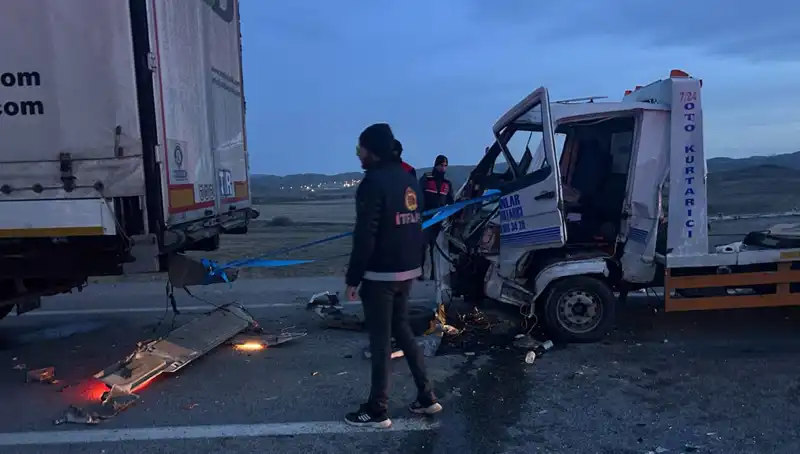 Çekici, kazaya yardıma giden araca çarptı: Daha fazlası var!