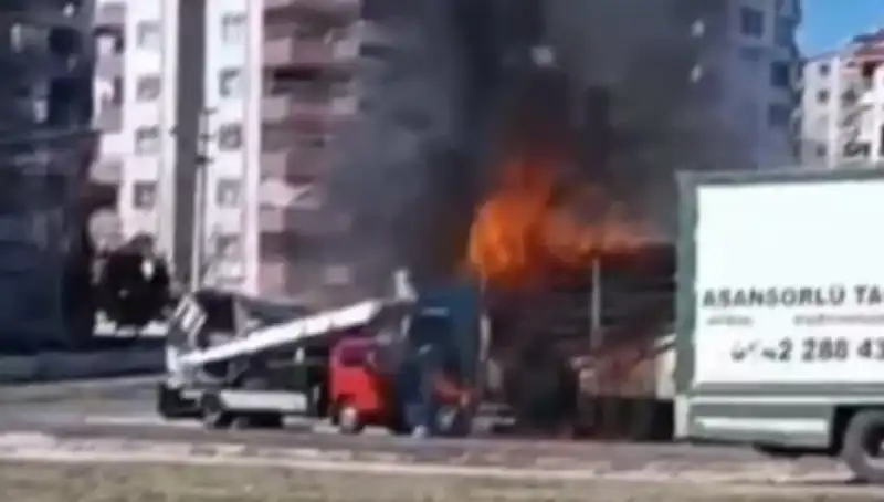 Alev Alev Yanan TIR, Alevlerin Göz Gözü Görmediği Anlar Yaşattı