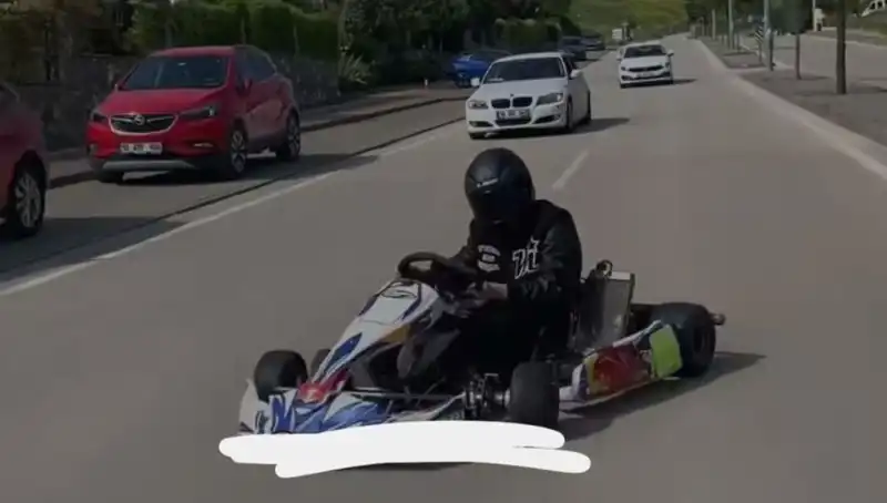 Go-Kart Sürücüsü Yolda Drift Atarak Tehlikeye Davet Çıkardı