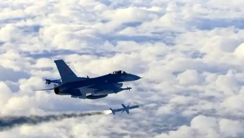 F-16 EDPOD Projesi Tüm Testlerden Başarıyla Geçti! Türkiye’nin Hava Gücüne Yeni Bir Nefes