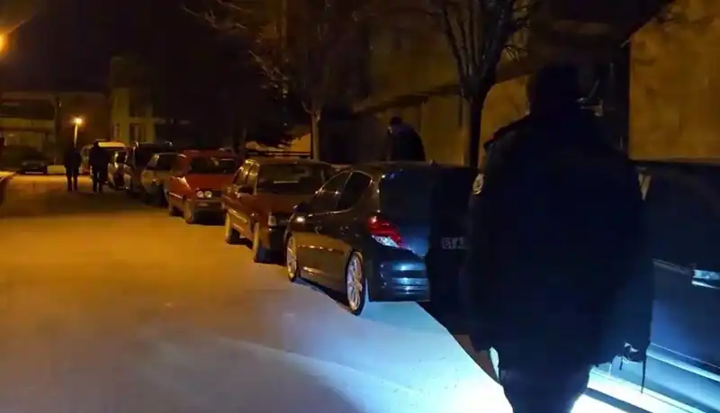 Park Halindeki Araçları Çizen Hainler, Güvenlik Kamerasına Takıldı!