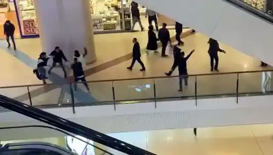 İstanbul’daki AVM’de Şok Olay: Art Arda Kavga Sesleri Yükseldi!