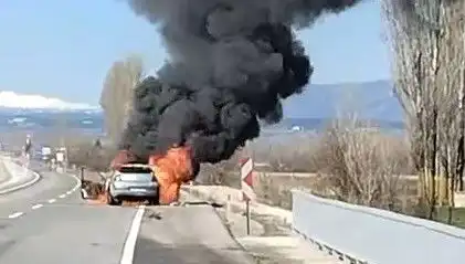 Kütahya’da Seyir Halindeki Otomobil Alev Alev Yanarak Kullanılamaz Hale Geldi