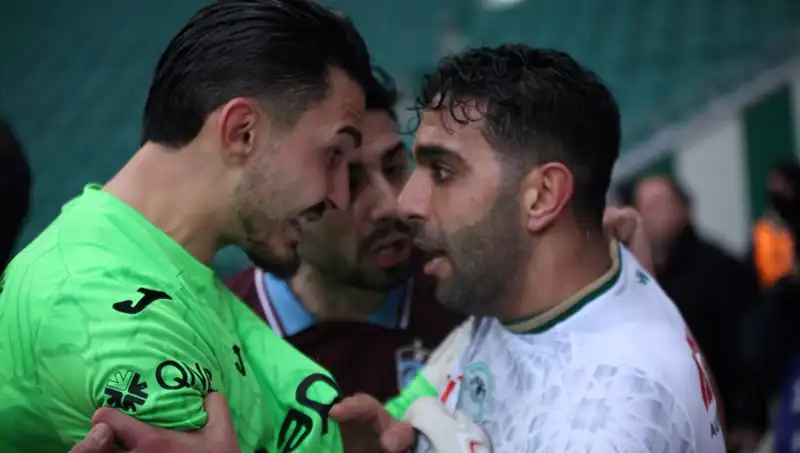 Konyaspor-Trabzonspor Maçında Beklenmedik Tartışma: Futbolcular Arasında Gerilim Yükseldi