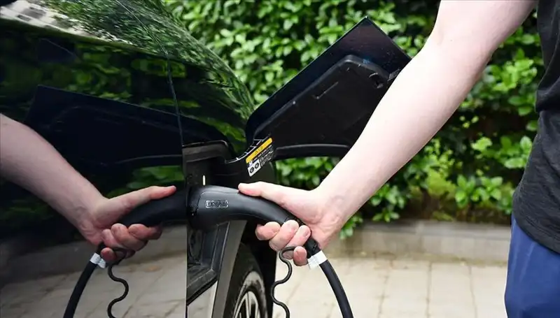 ABD'nin Gümrük Vergilerine Karşı İngiltere'den Elektrikli Araç Destek Hamlesi