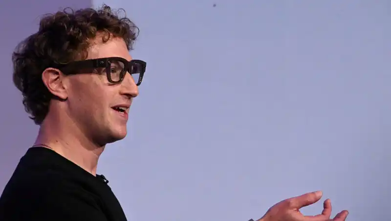 Yapay Zeka Destekli: Zuckerberg’in Dikkat Çeken Yeni Akıllı Gözlük Tanıtımı
