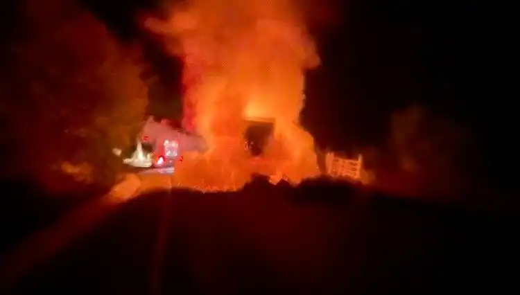 Seyir Halindeki Kamyonet Alev Alev Yandı: Olayın Şok Edici Detayları
