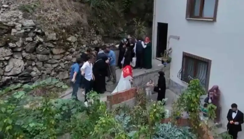 Düğün Töreninde Yaşanan Kanlı Olay: Korkunç Anlar Kameralara Yansıdı