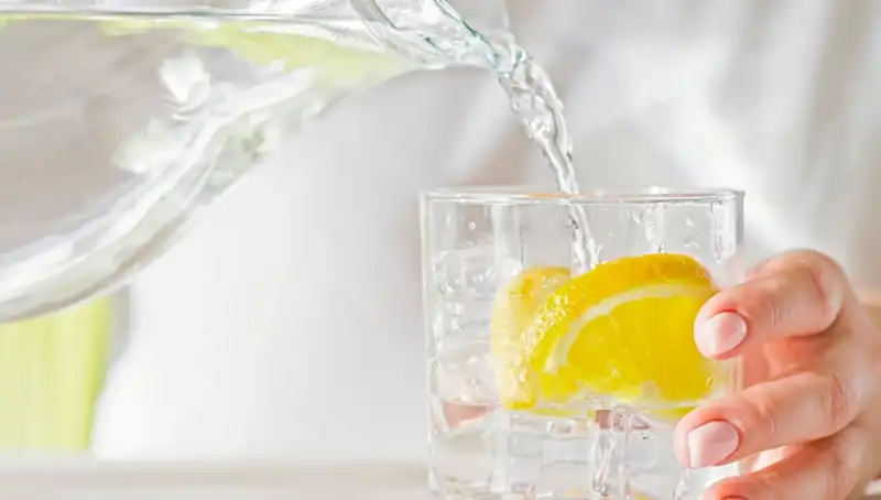 Limonlu Su İçmenin 8 Şaşırtıcı Faydası: Doktorun Açıklamaları