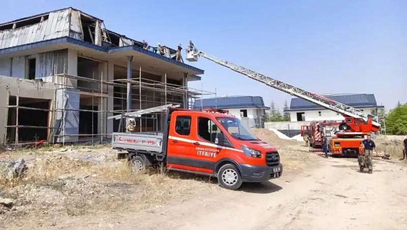 Gölbaşı'nda Villaların Yer Aldığı Alanda Yangın Panik Yarattı!
