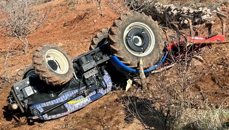 Siirt'te Devrilen Traktör Faciasında Sürücü Hayatını Kaybetti